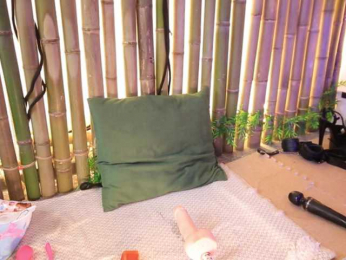 KikkiRood webcam model stream image