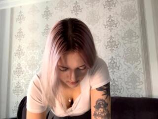 Lynette Chubb webcam model stream image