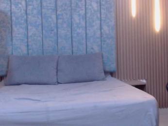 GroupBarbyJones webcam model stream image