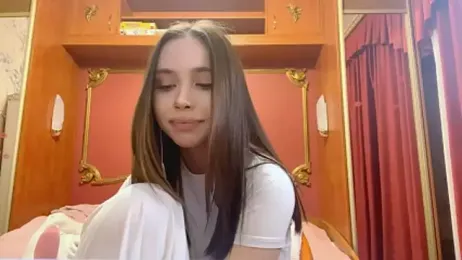 LauraMystiq webcam model stream image