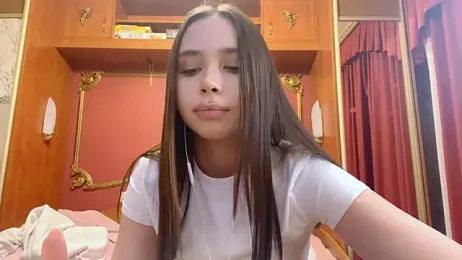 LauraMystiq webcam model stream image