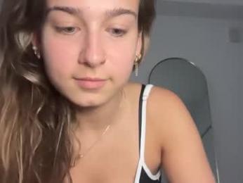 elenahere4u webcam chaturbate model stream image