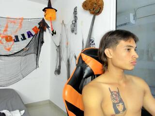 Kenshi Roa webcam model stream image