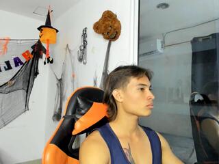 Kenshi Roa webcam model stream image