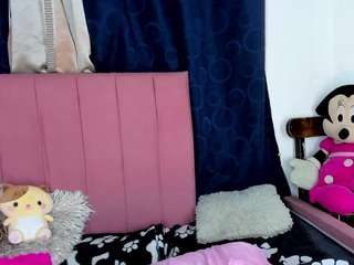 blooond webcam model stream image