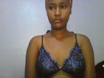 Sweet-boo webcam bongacams model stream image