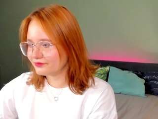 milly-shy webcam model stream image