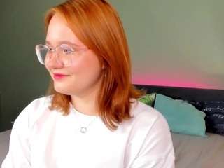 milly-shy webcam model stream image