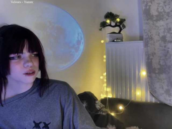 NieRiona webcam model stream image