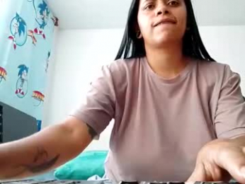 carlandellie_2 webcam model stream image