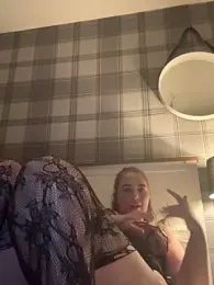 CutieCurvyGirlxo webcam model stream image