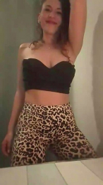 Leonafuego webcam model stream image