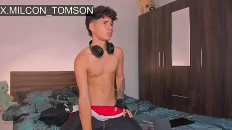 Milcon_Thomson webcam model stream image
