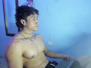 Deccio Auditore webcam flirt4free model stream image