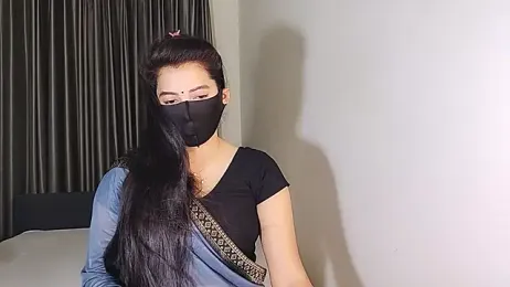 YourLovelyQueen webcam model stream image