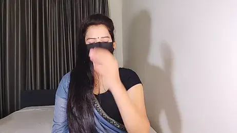 YourLovelyQueen webcam model stream image
