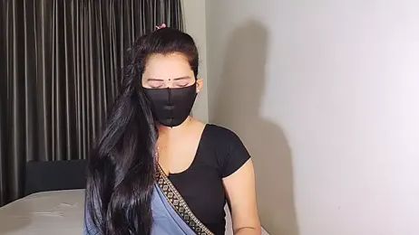 YourLovelyQueen webcam model stream image
