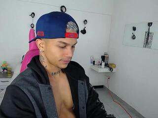 Leonard Price webcam model stream image