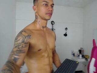 Leonard Price webcam model stream image