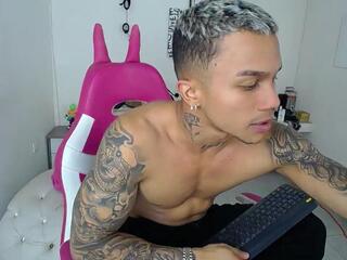 Leonard Price webcam model stream image