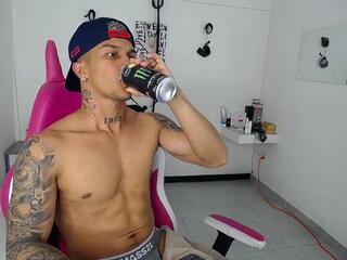 Leonard Price webcam model stream image
