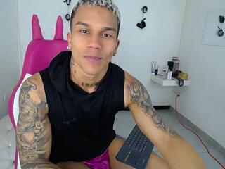 Leonard Price webcam model stream image