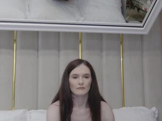 Elisa James webcam model stream image