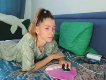 lisi4ka_basik33 webcam model stream image