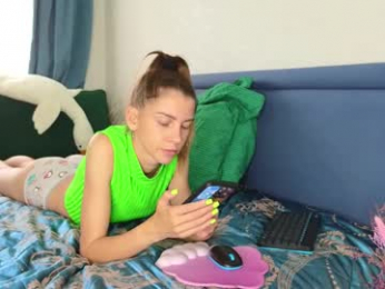 lisi4ka_basik33 webcam model stream image