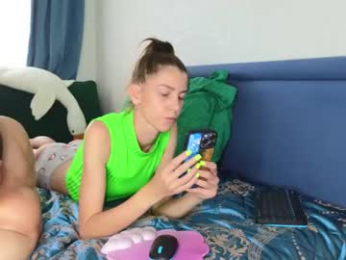 lisi4ka_basik33 webcam chaturbate model stream image