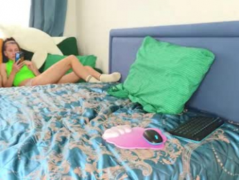 lisi4ka_basik33 webcam model stream image