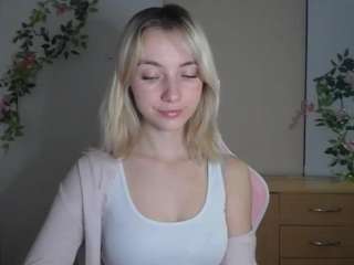 lucialittle webcam model stream image