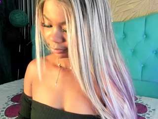lunacolinns webcam model stream image