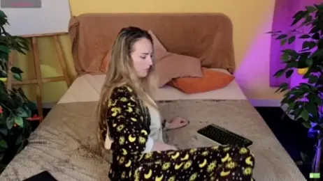 SuchArt_ webcam model stream image