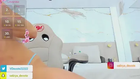 valirya_devote webcam model stream image