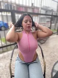 AdaPink_ webcam model stream image