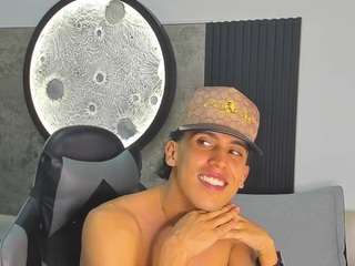 malone-090 webcam model stream image
