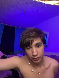 Helly_BOss7 webcam model stream image