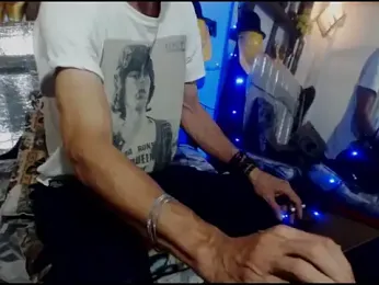 laye19 webcam model stream image
