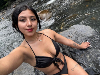 AgatheRoux webcam model stream image