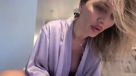 QuenMonicaUK webcam model stream image