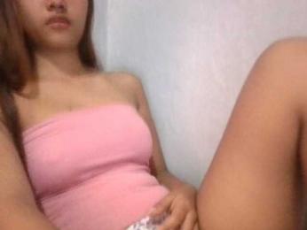 Urbabyregine webcam model stream image