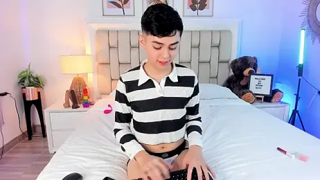 Maxi_little webcam model stream image