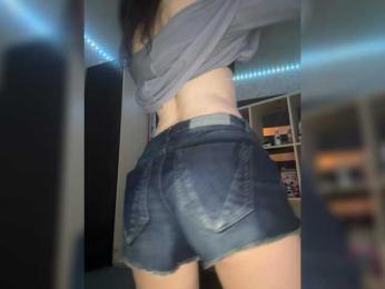 Emilyy19 webcam bongacams model stream image