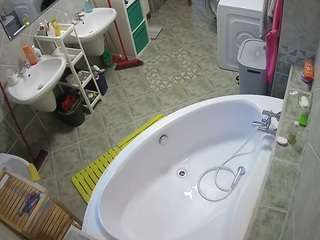 voyeurcam-julmodels-bath-1st-1 webcam model stream image