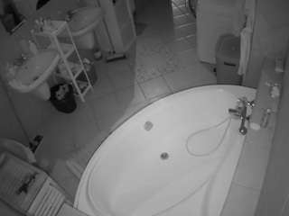 voyeurcam-julmodels-bath-1st-1 webcam model stream image