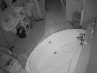 voyeurcam-julmodels-bath-1st-1 webcam model stream image