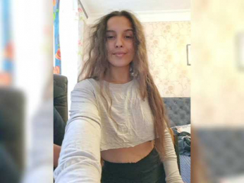 Love_Crew webcam model stream image