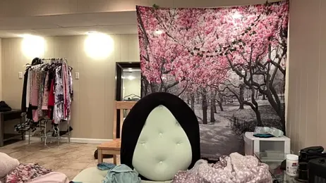 NotUrBabyMoms webcam model stream image