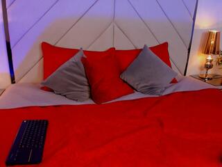 Lizzy Cooper webcam model stream image